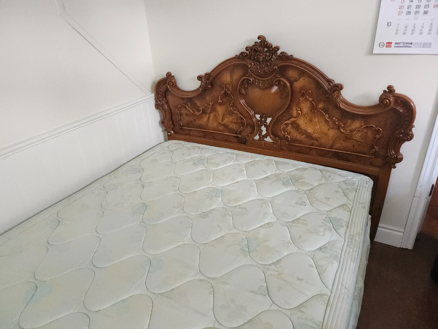 Bed with Ornate Wood Headboard - photo 4