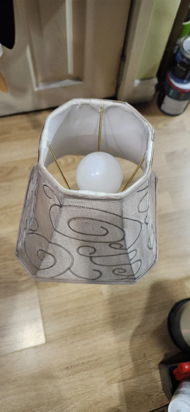Table lamp with twisted black metal base - photo 3