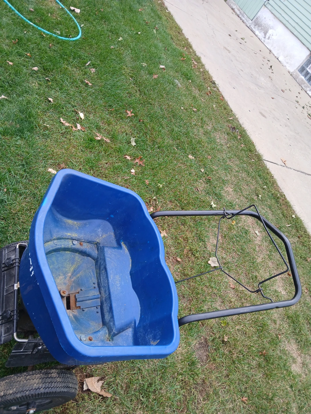 Chapin 80 lb. Salt and Ice Melt Spreader - photo 3