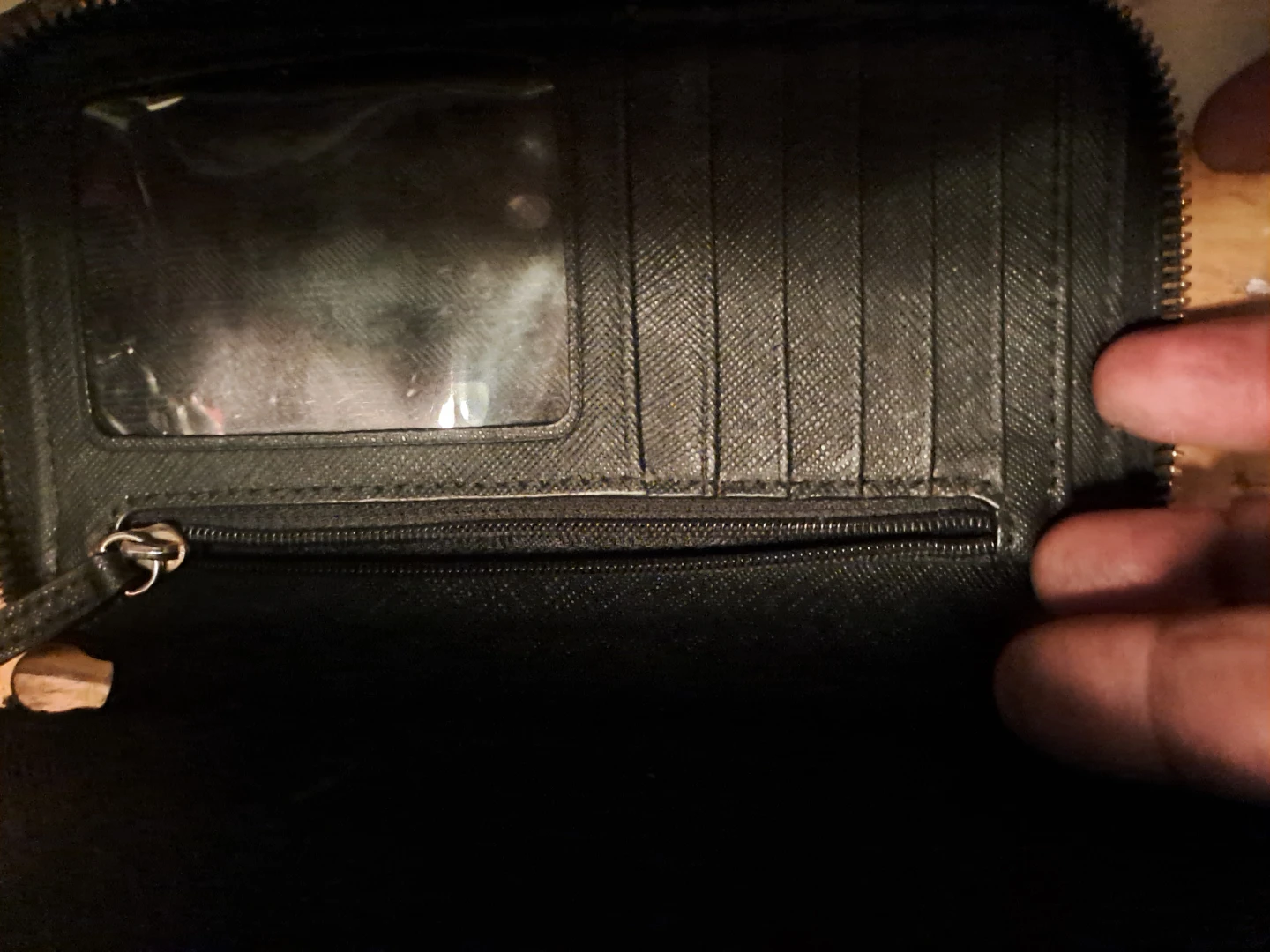 "MICHAEL KORS SAFFIANO LEATHER WALLET: - photo 2