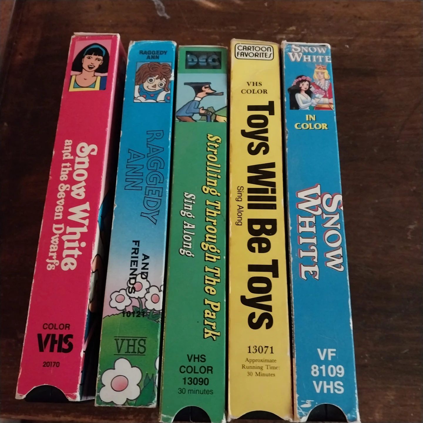 Lot of 5 Vintage Childrens VHS Tapes - photo 2