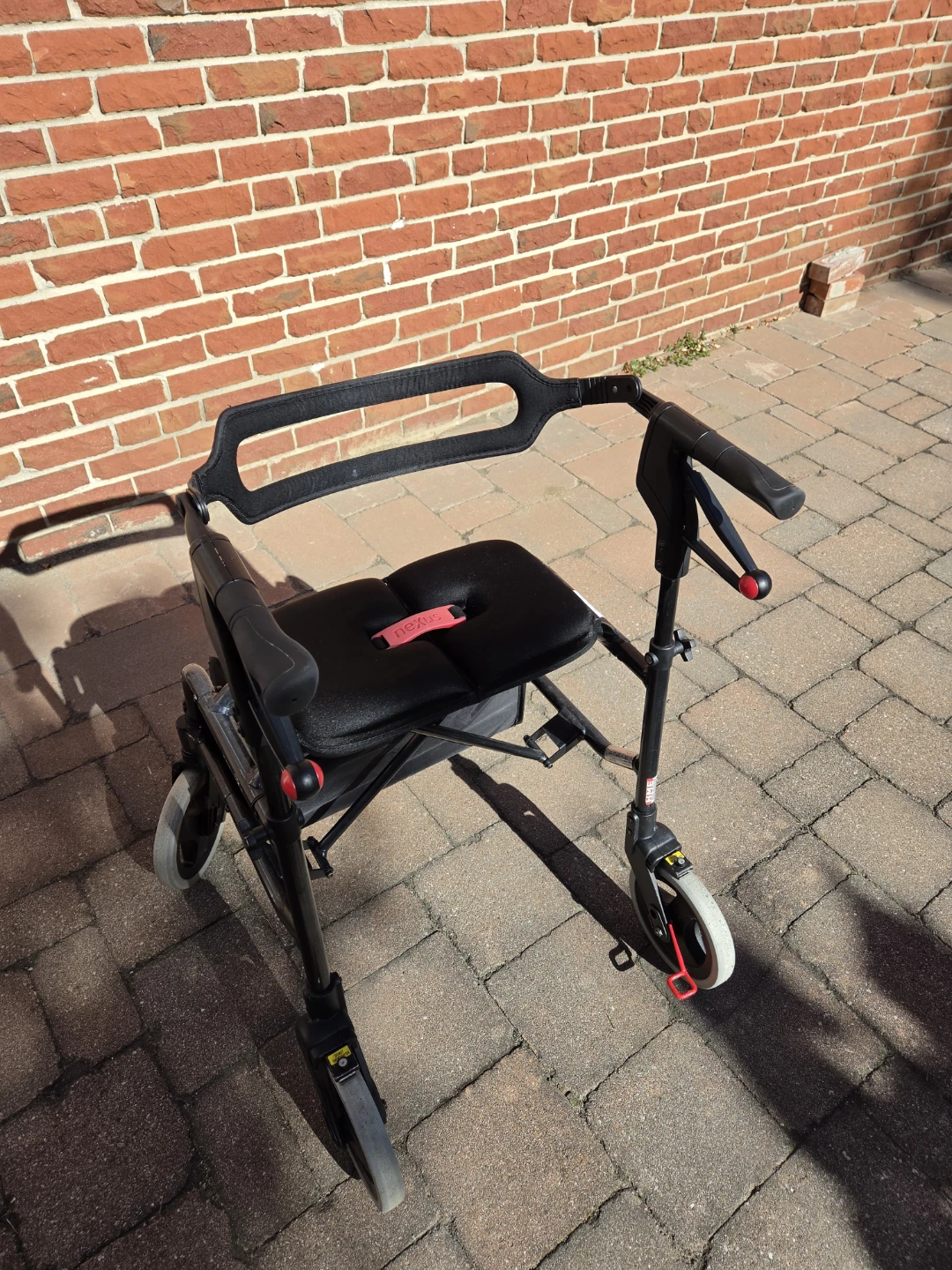 Nexus 3 Rollator Walker