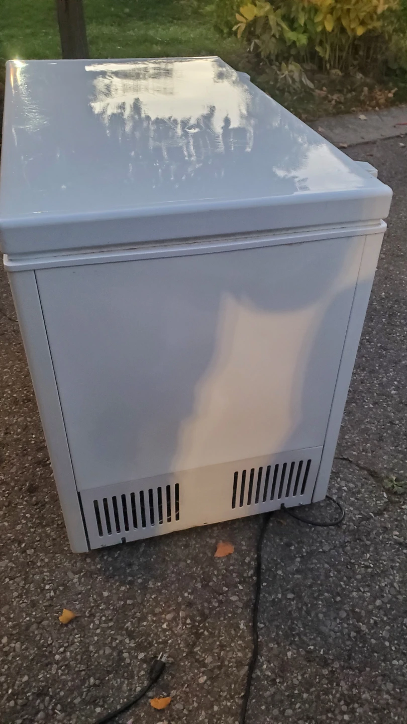 Model HS-390C Chest Freezer - photo 2