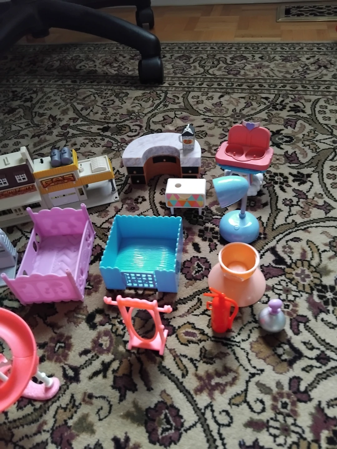 Dollhouse Furniture and Accessory Set - photo 3