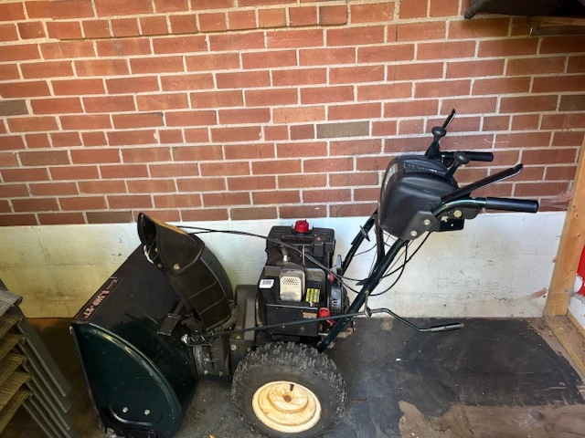Yardworks 8.5HP 27-inch Snowblower