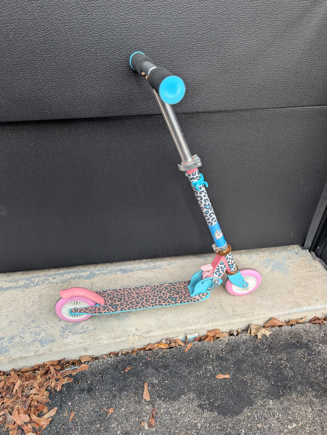 L.O.L. Surprise! Foldable Kids Scooter - photo 5