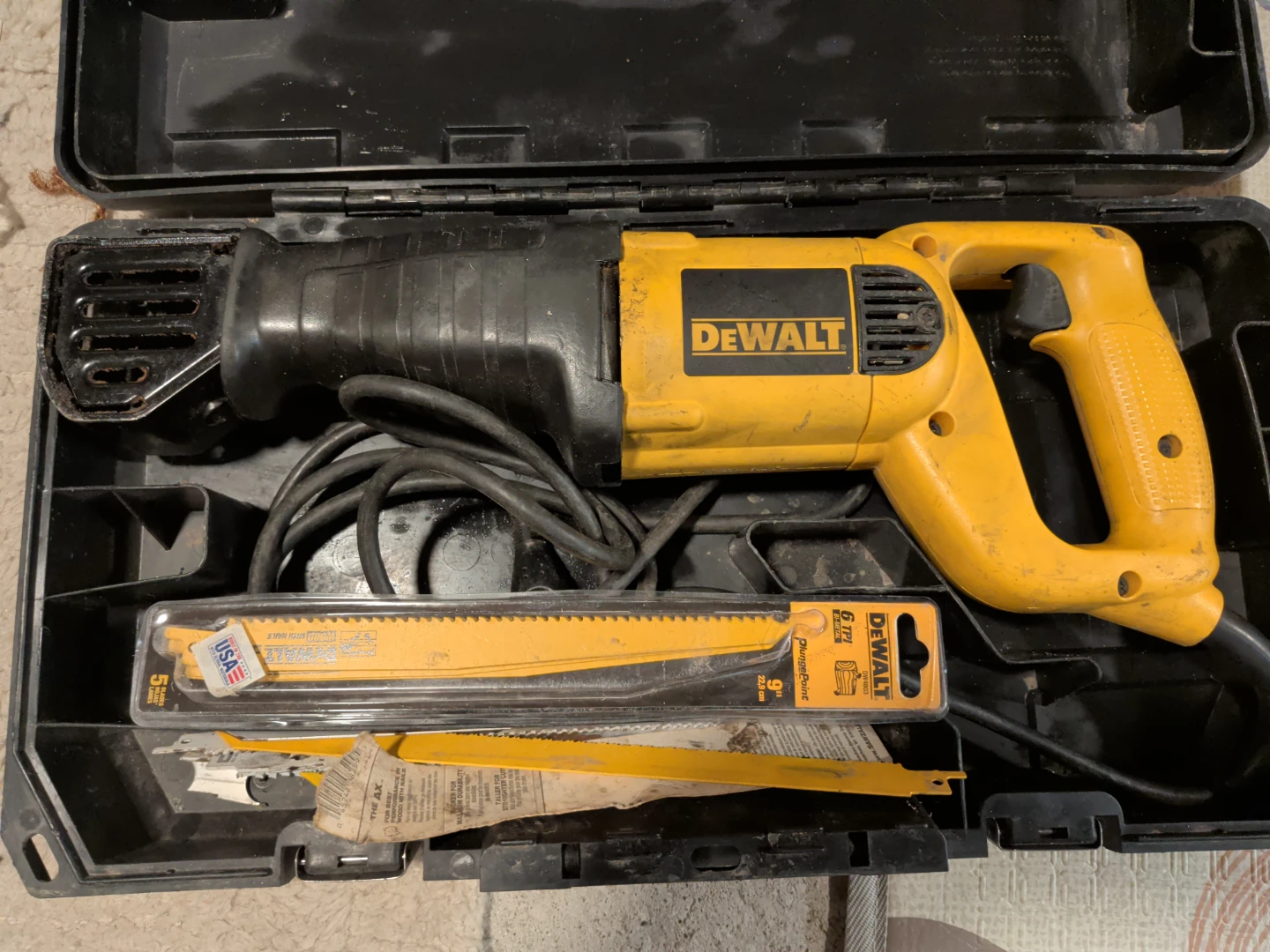 DEWALT Reciprocating Saw with Carrying Case - photo 2