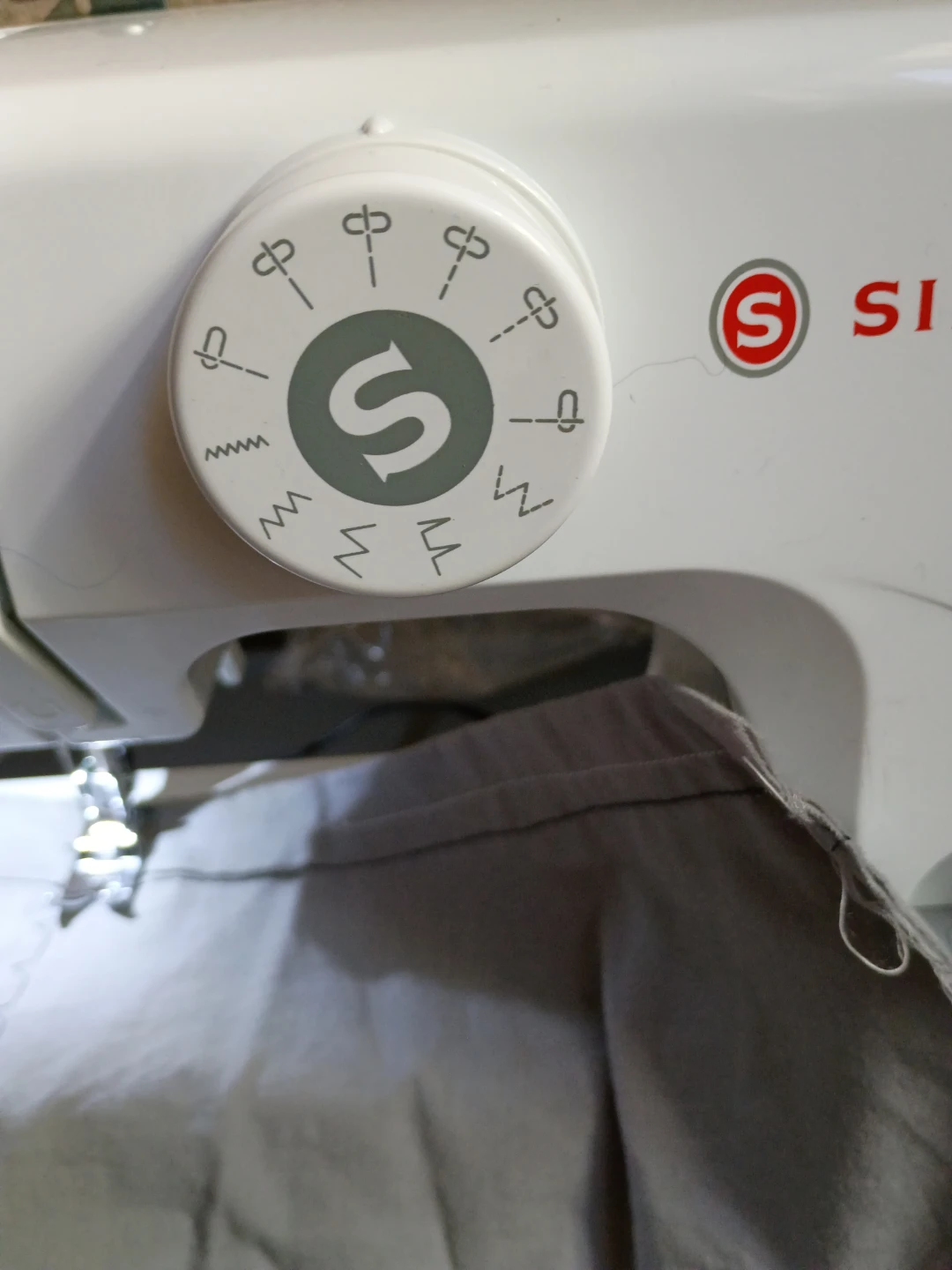 Singer M1000 Sewing Machine - photo 3
