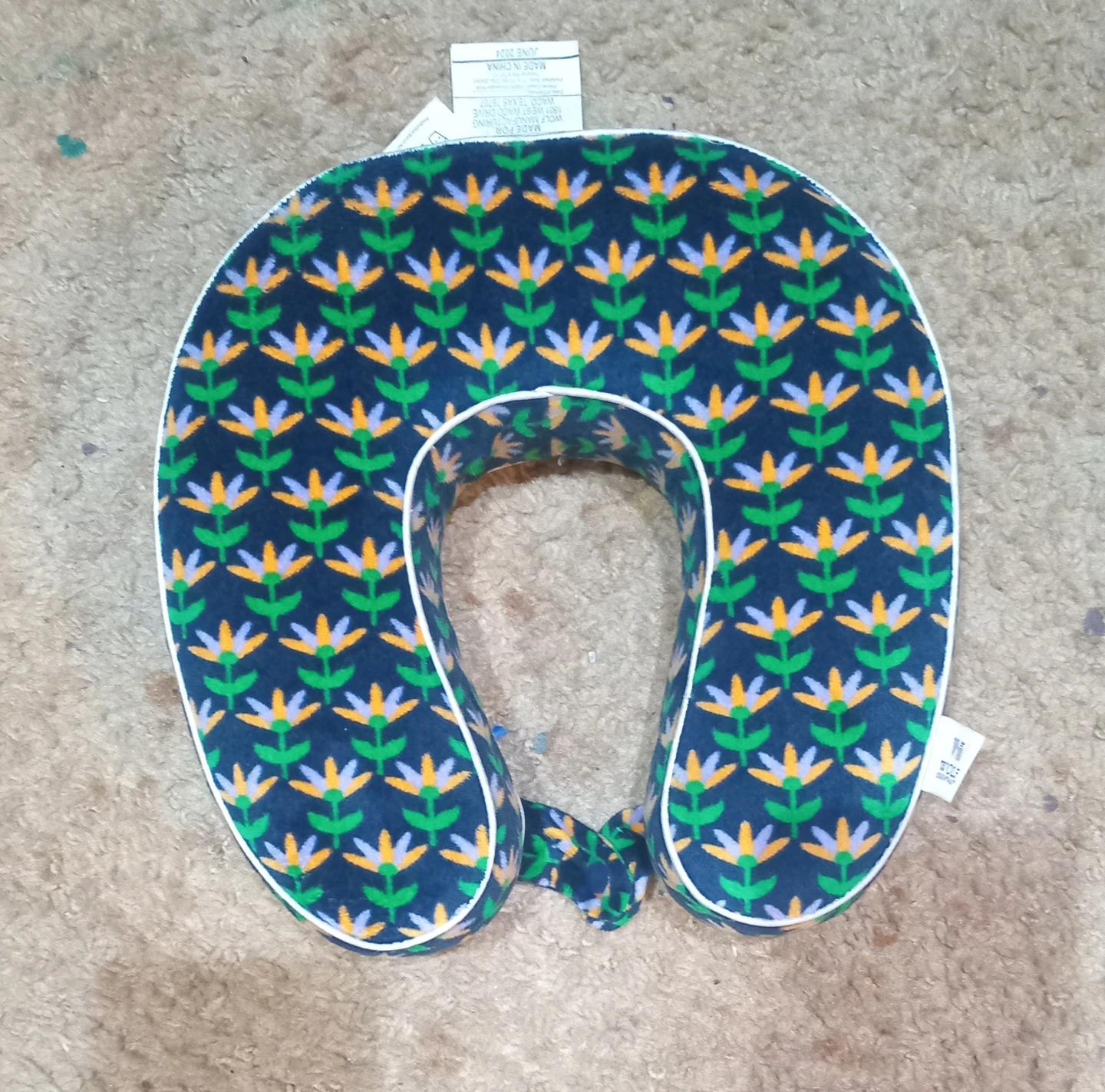 Set of 3 Nursing and Travel Pillows/Neck rests - photo 4