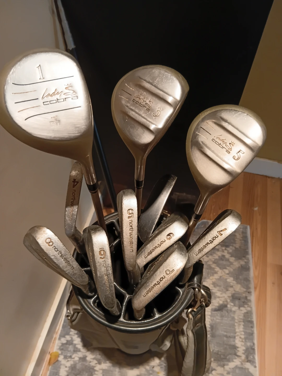 Set Of Mens Right Handed Nothwestern Golf Clubs & Bag - photo 3