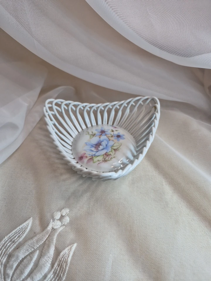 Apulum Triangular Dish, Rope Twist Reticulated Body