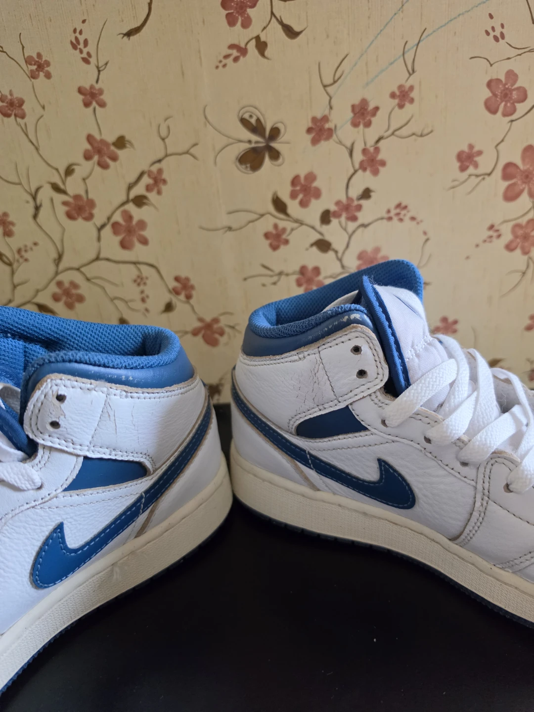 Air Jordan 1 Mid size5Y - photo 3