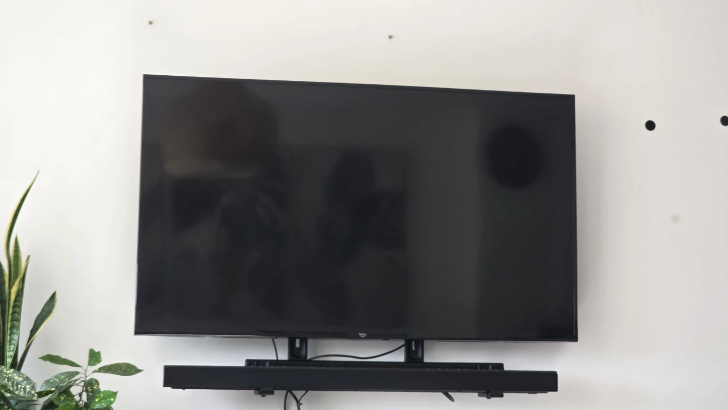 Amazon fire  TV 50-inch 4K Smart TV with wall mount