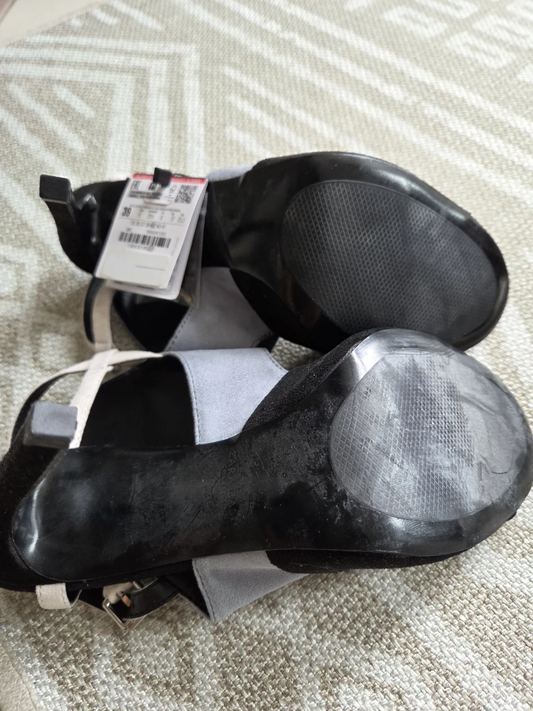 Brand new Zara Black and Grey Suede Heels Size 39 - photo 3