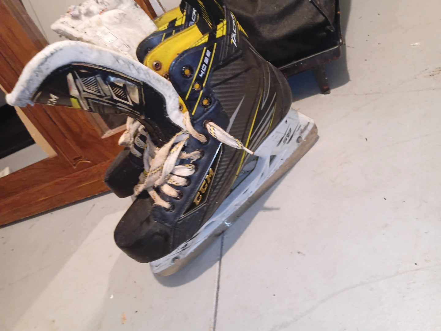 CCM Tacks Ice Skates Size 10.5