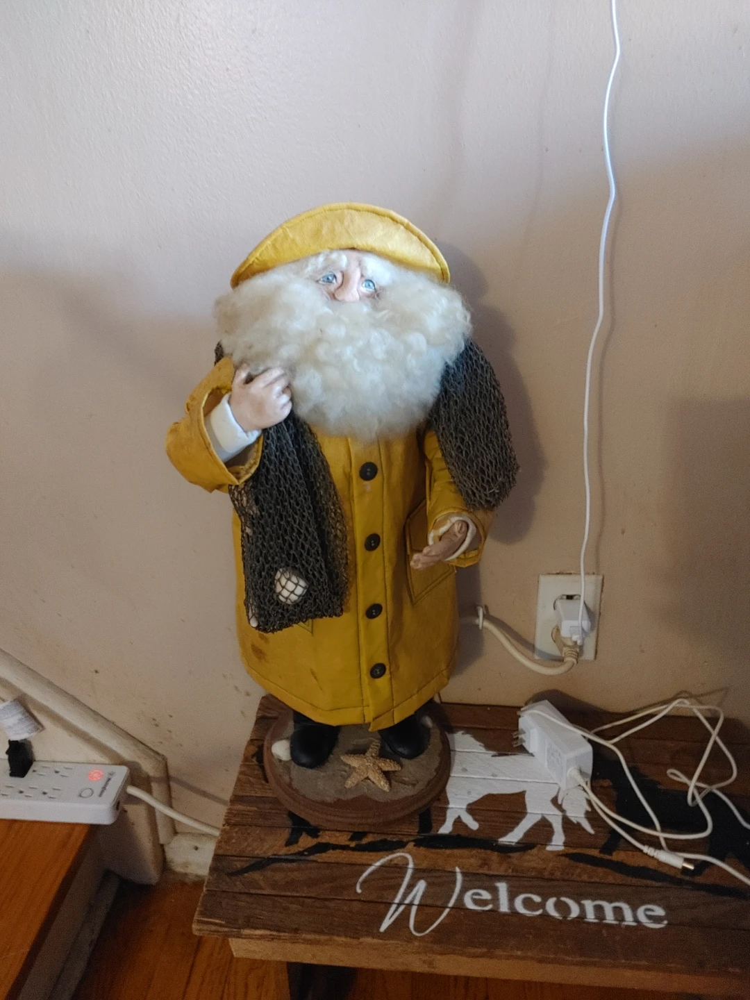 Fisherman Santa Christmas Figurine - photo 5