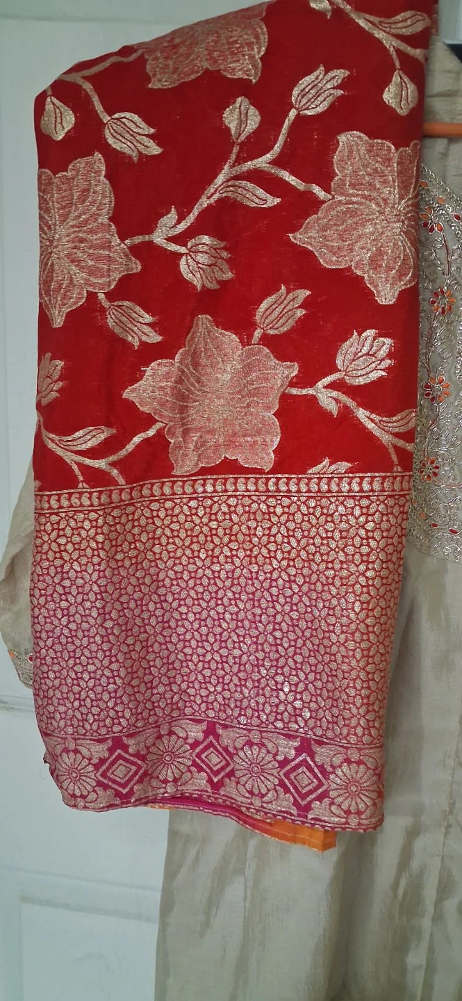 Beige Embroidered Kurta with Red Dupatta - photo 3