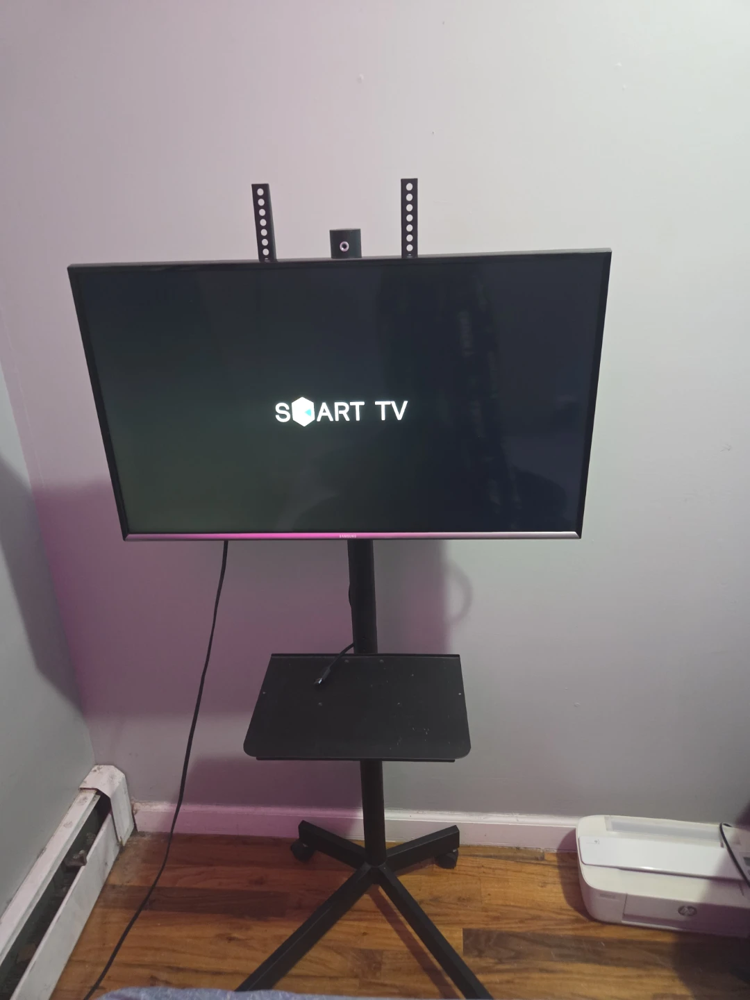 Samsung 32 inch Smart TV with rolling TV Stand - photo 4
