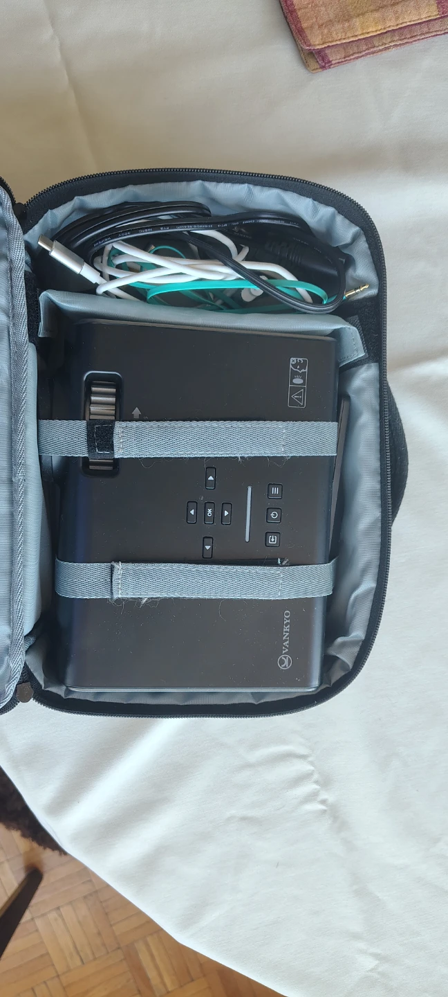 Vankyo Projector with Carrying Case - photo 3
