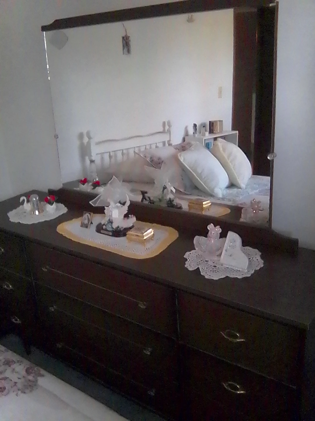 Classic Dresser with Accent Mirror