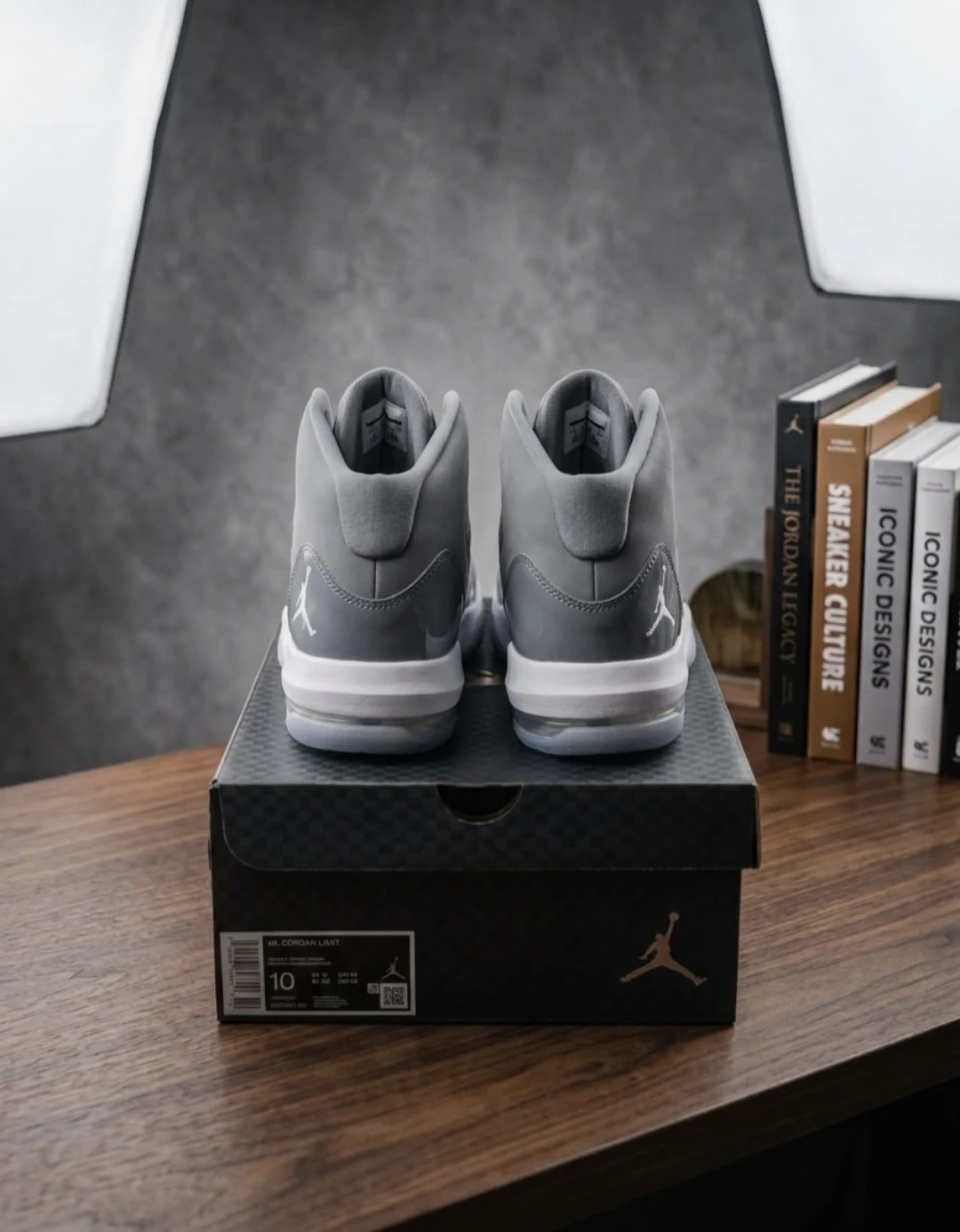 Nike Air Jordan CMFT 11 - photo 2