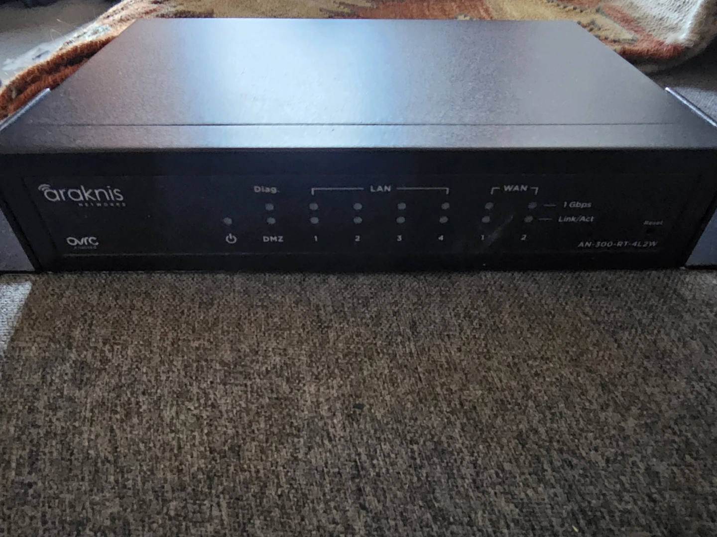 Araknis Networks AN-300-RT-4L2W Router