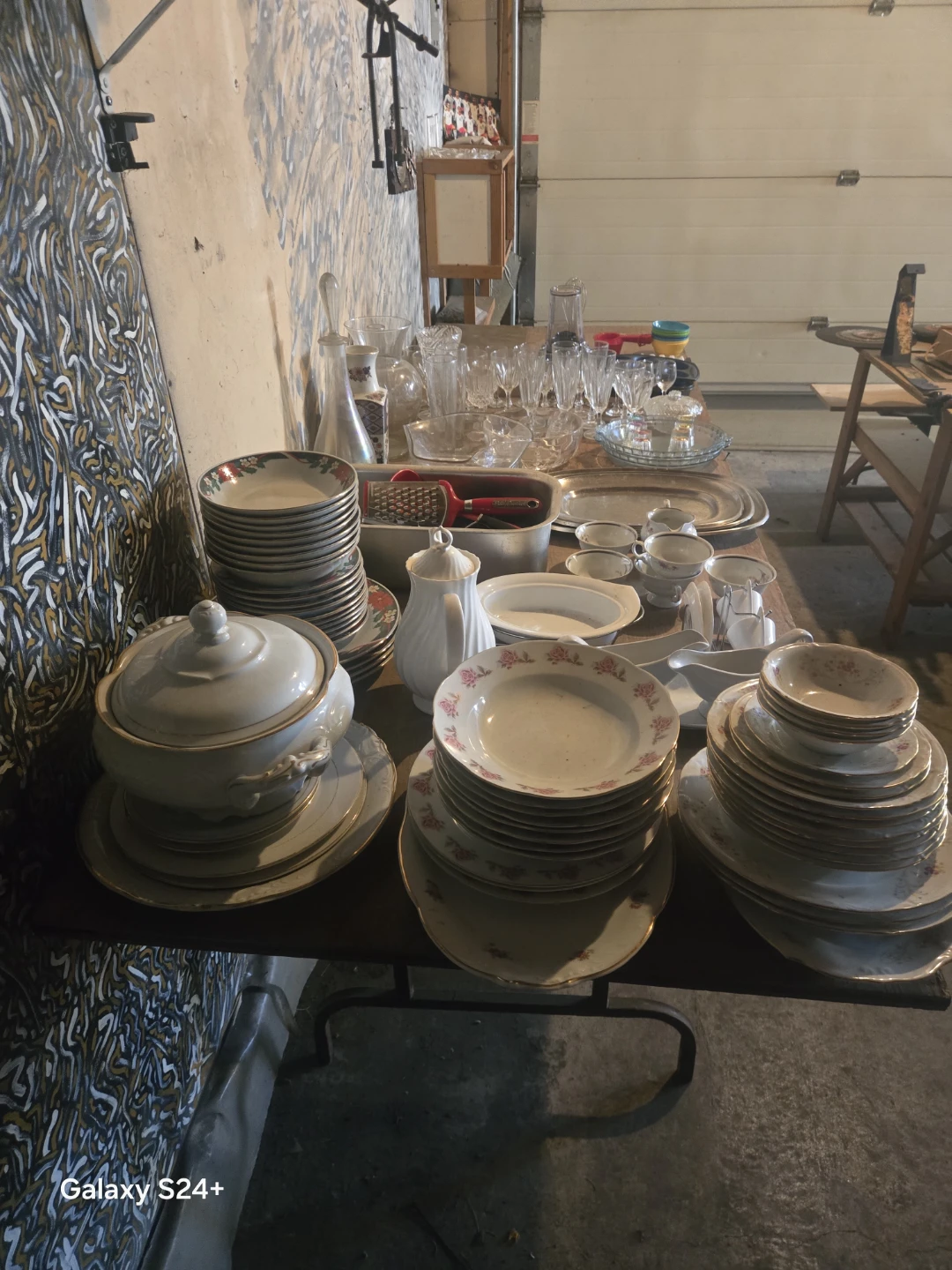 Large Vintage Floral Dinnerware Set - photo 2