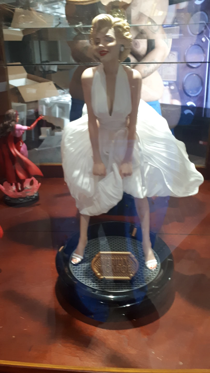 Blitzway Marilyn Monroe 1/4 Scale Collectible Statue - photo 2