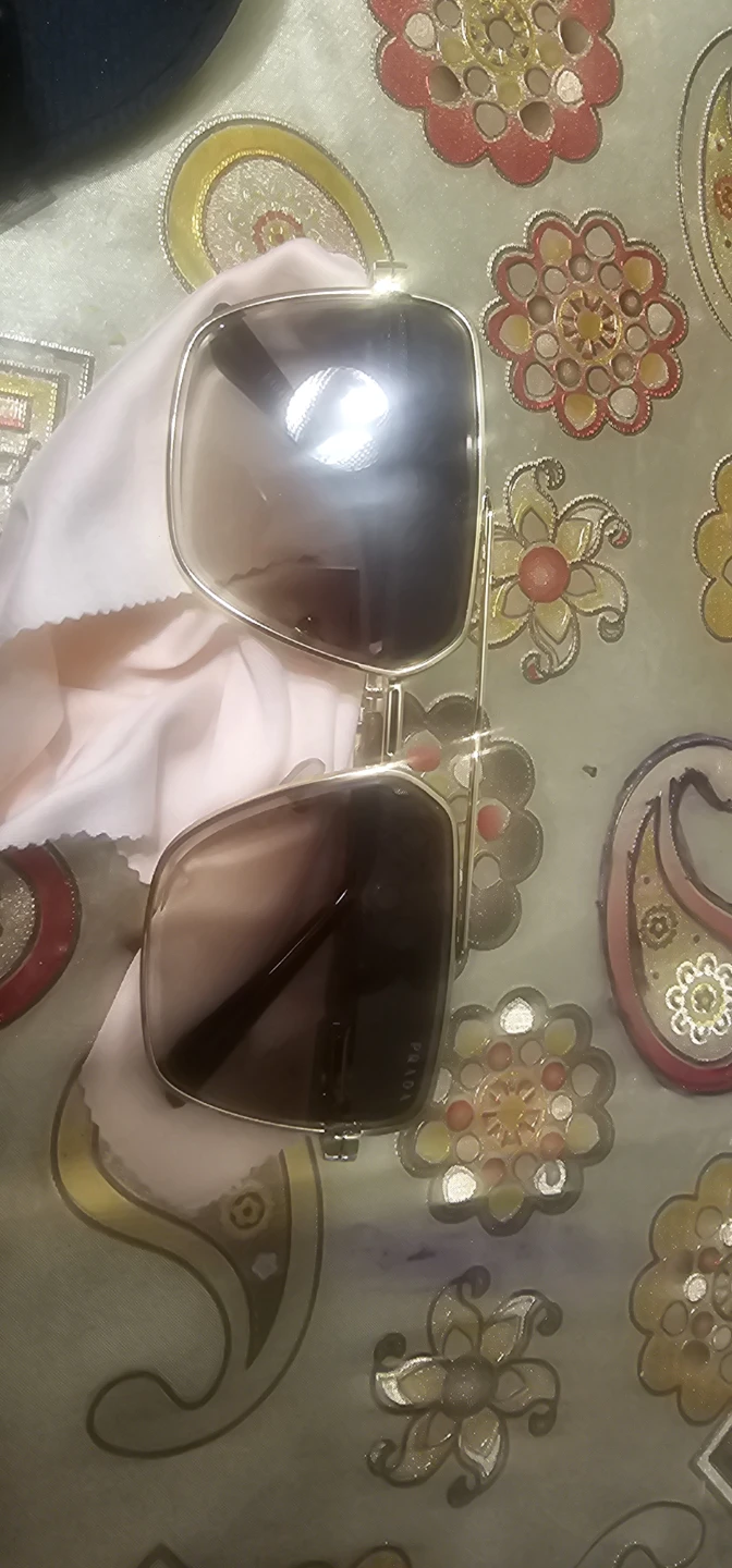 Prada Sunglasses with Case - photo 2