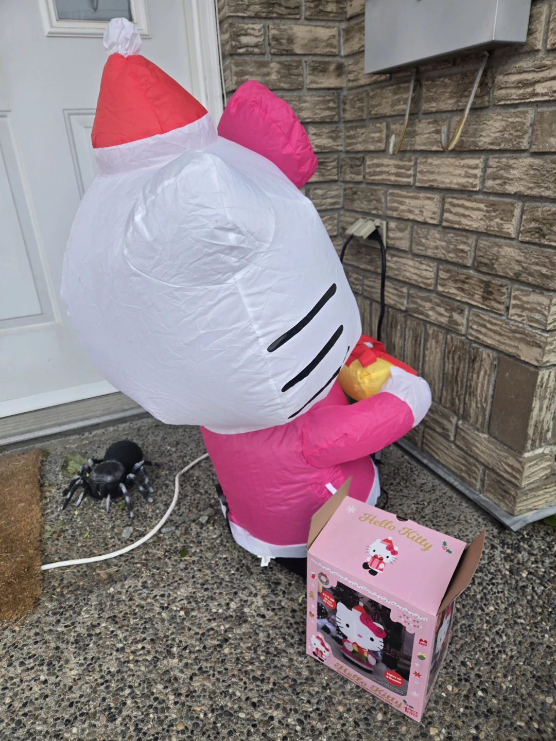 Hello kitty christmas inflatable decoration - photo 3