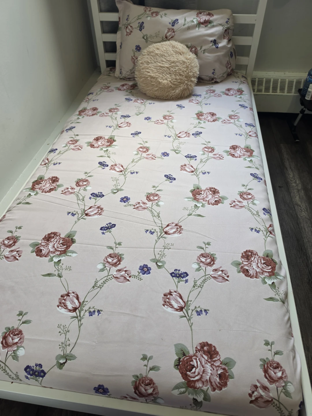 Twin Size Floral Bed Frame and Bedding Set - photo 4
