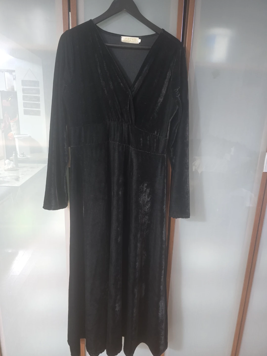 Black Velvet V-Neck Long Sleeve Dress