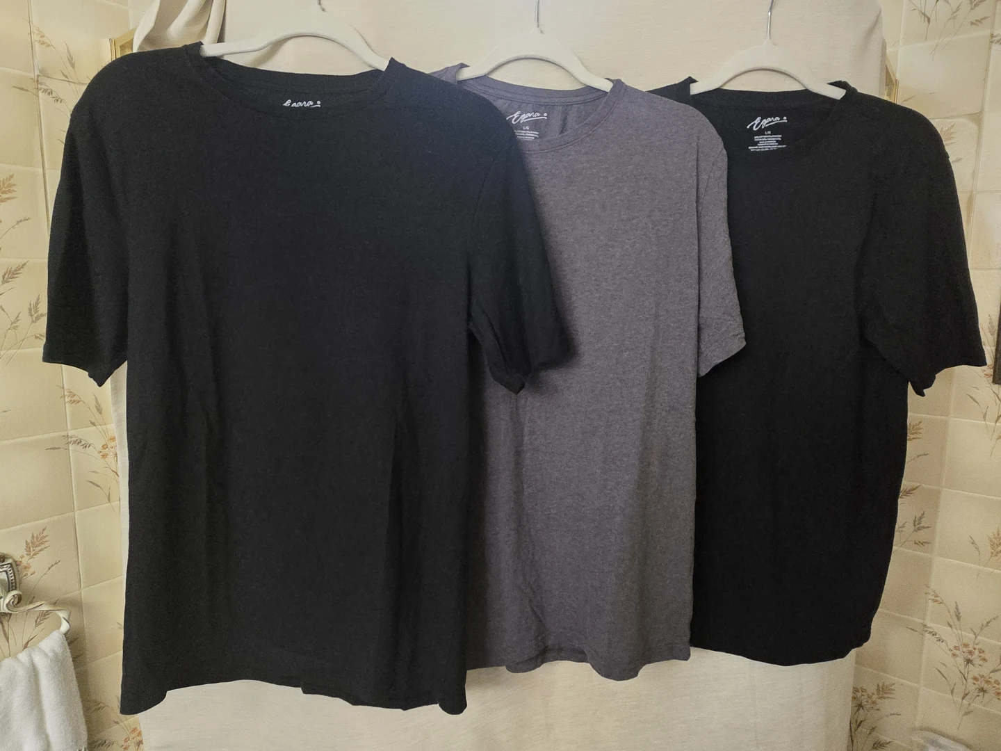 LARGE Men's Hoodie, Sweatshirt, Zip-Up and T-Shirts(3).  EUC. - photo 4