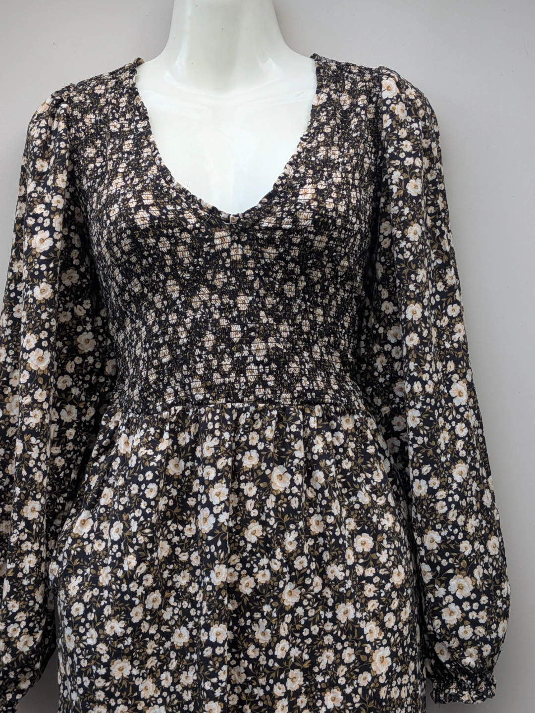 Floral Smocked Midi Dress sz Medium - photo 2