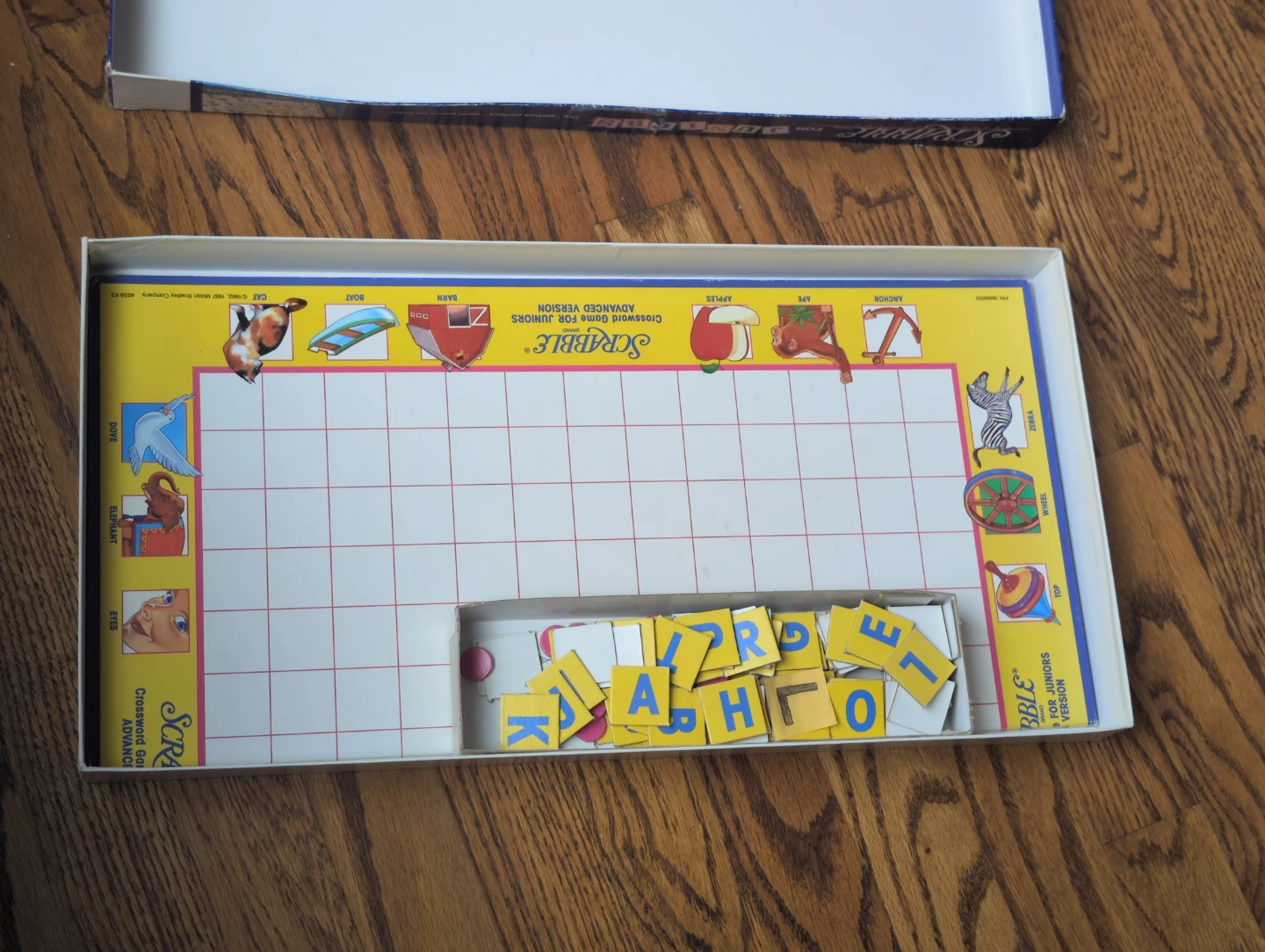 Scrabble for Juniors Crossword Game - photo 2