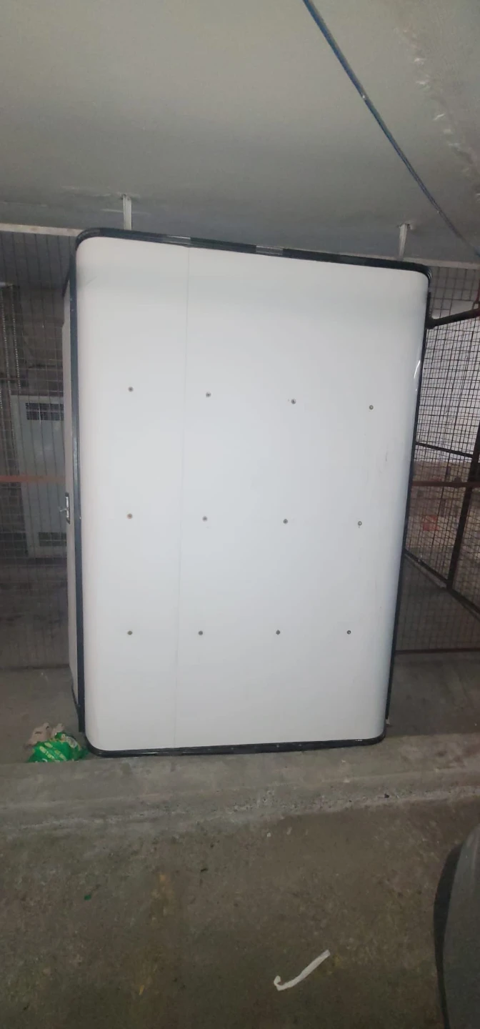 White A.R.E. pickup truck cap for an 8-foot truck box. - photo 2