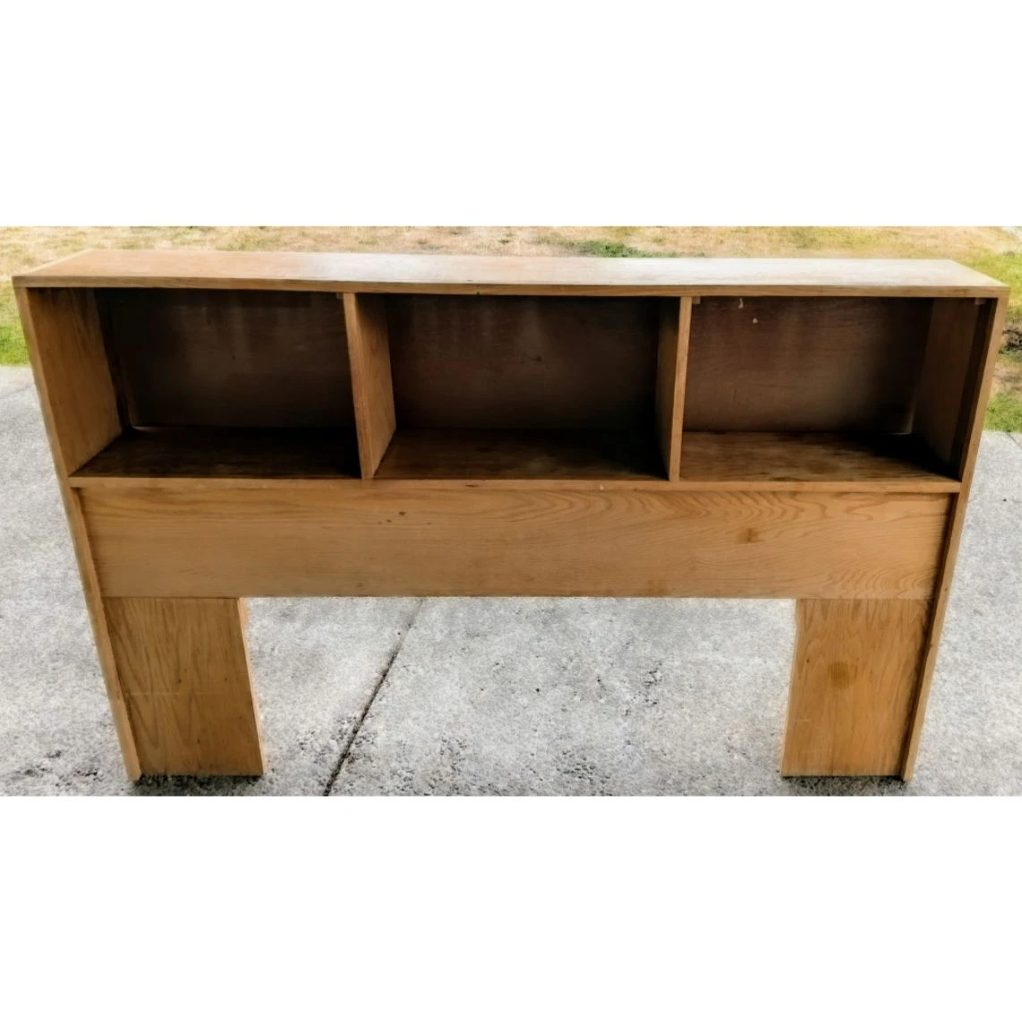 💥FREE Wooden Bookcase Headboard!!💥