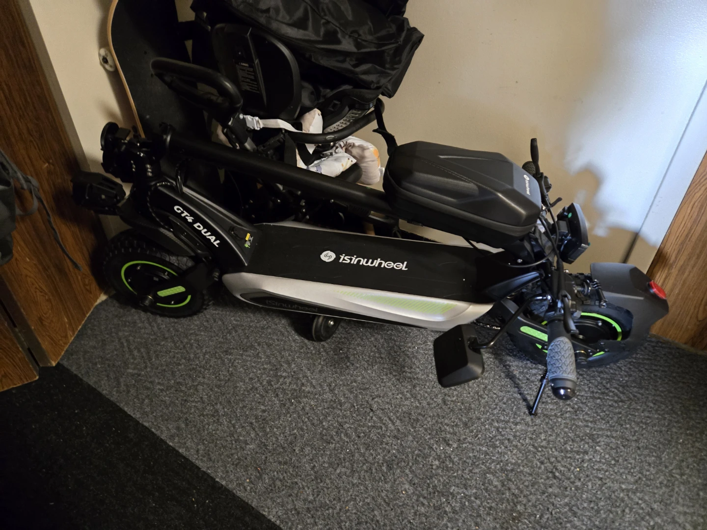 Isinwheel GT4 Dual Motor Electric Scooter - photo 4