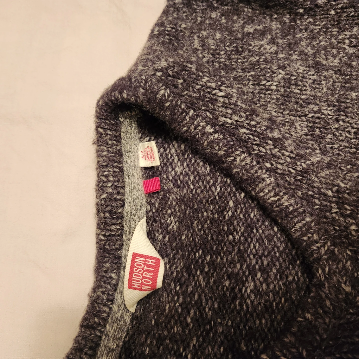 Hudson North V-Neck Sweater Small - photo 4