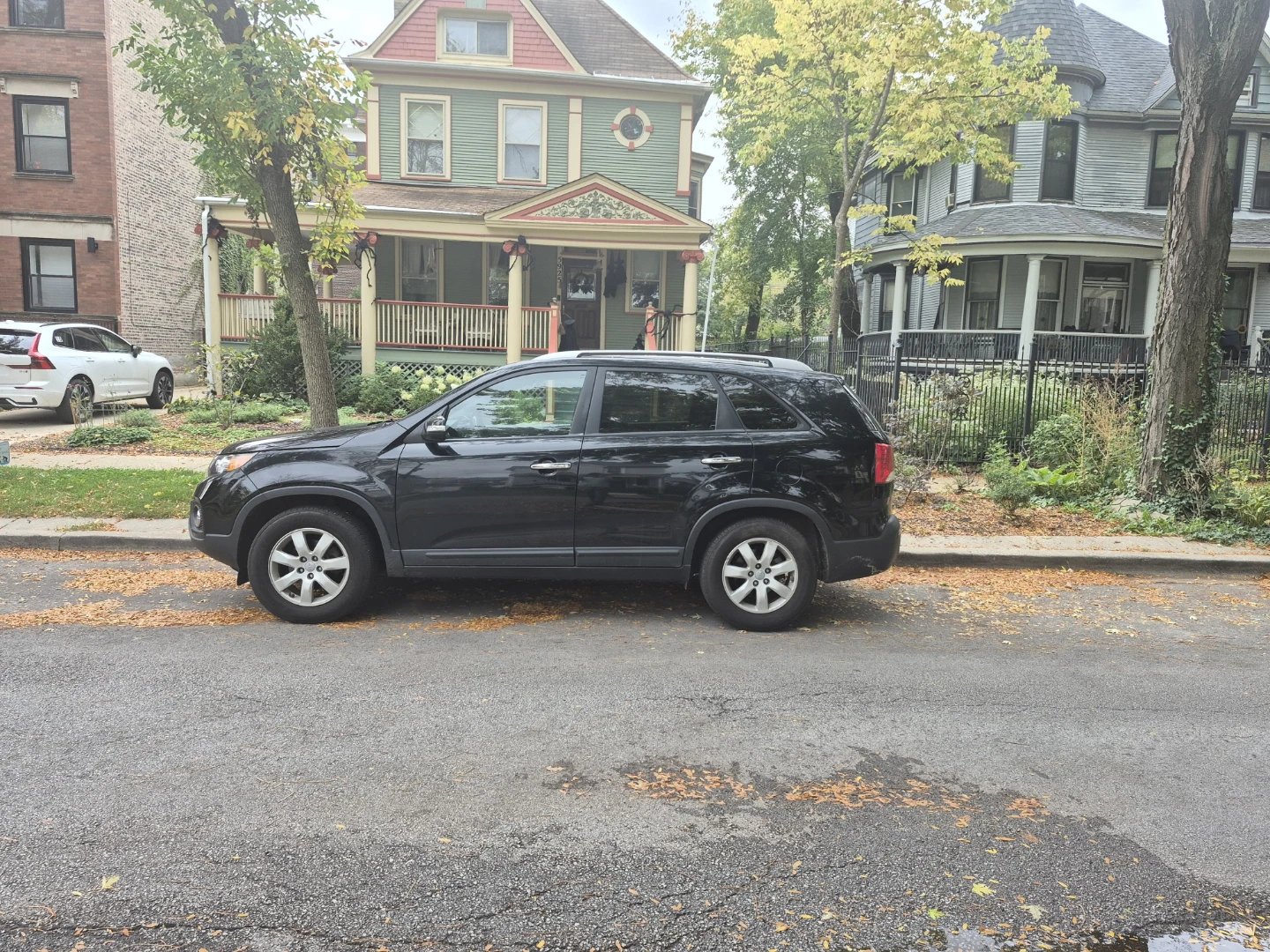 Black Kia Sorento SUV - photo 2