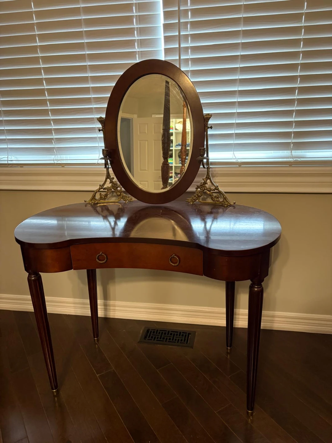 Vintage Style Kidney Vanity Table with Oval Mirror - photo 2