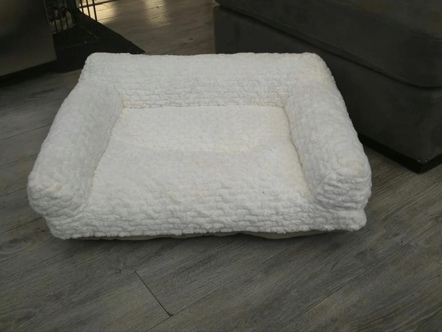 White Plush Pet Bed