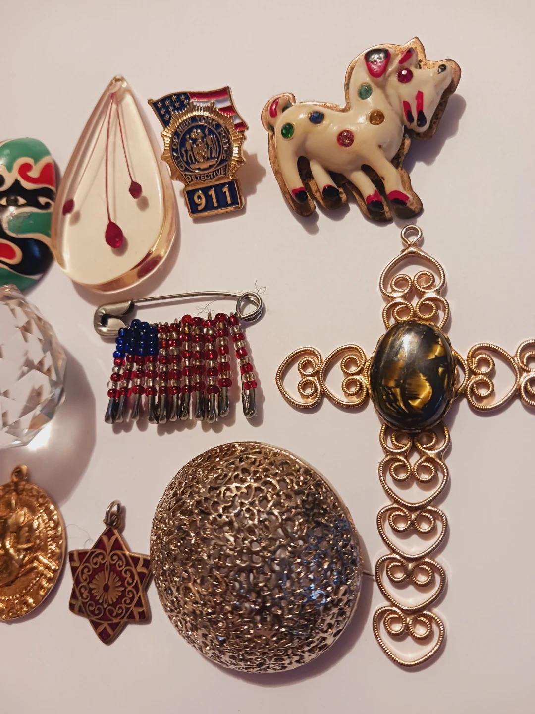 $10 EACH !! Assorted Vintage Pins and Pendants - photo 4