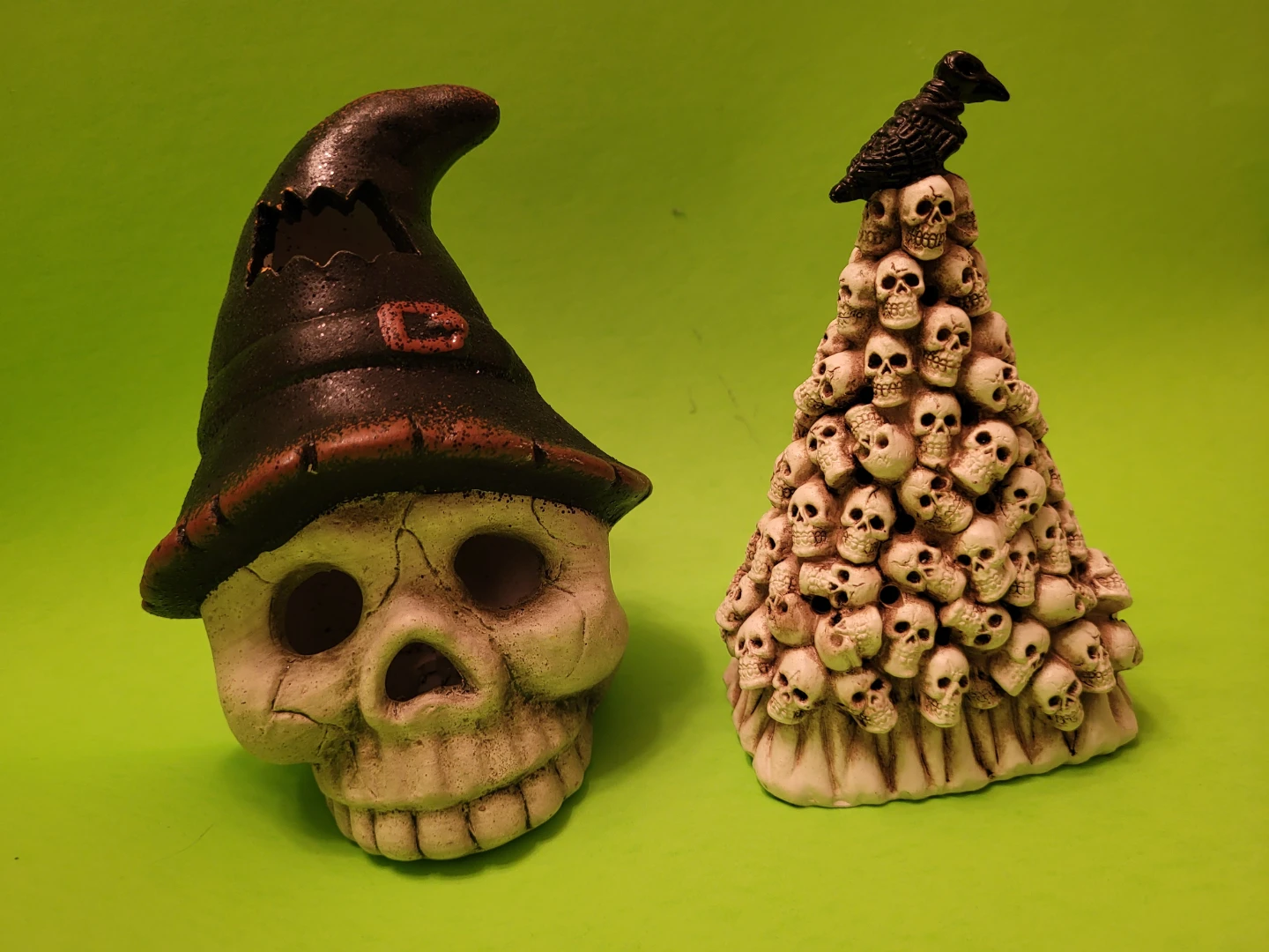 Light-Up Halloween Skull Decor