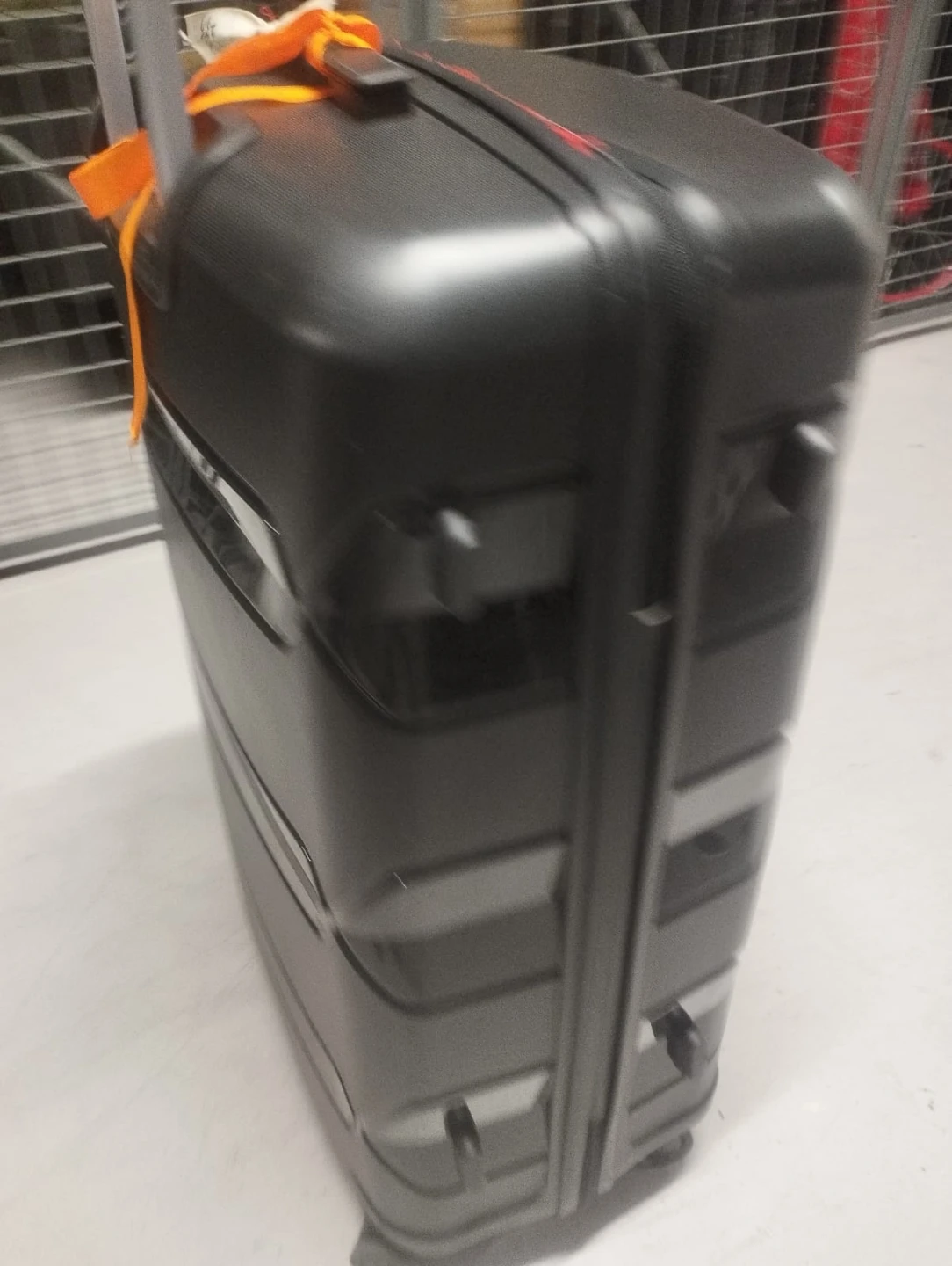 Black Hardshell Spinner Suitcase - photo 4