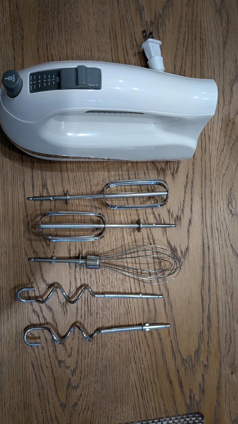 Oster Hand Mixer with Retractable Cord