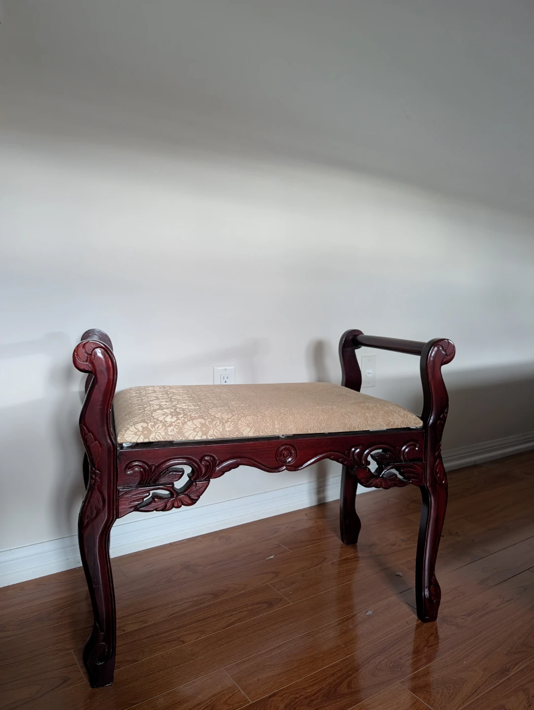 WOODEN ACCENT BENCH