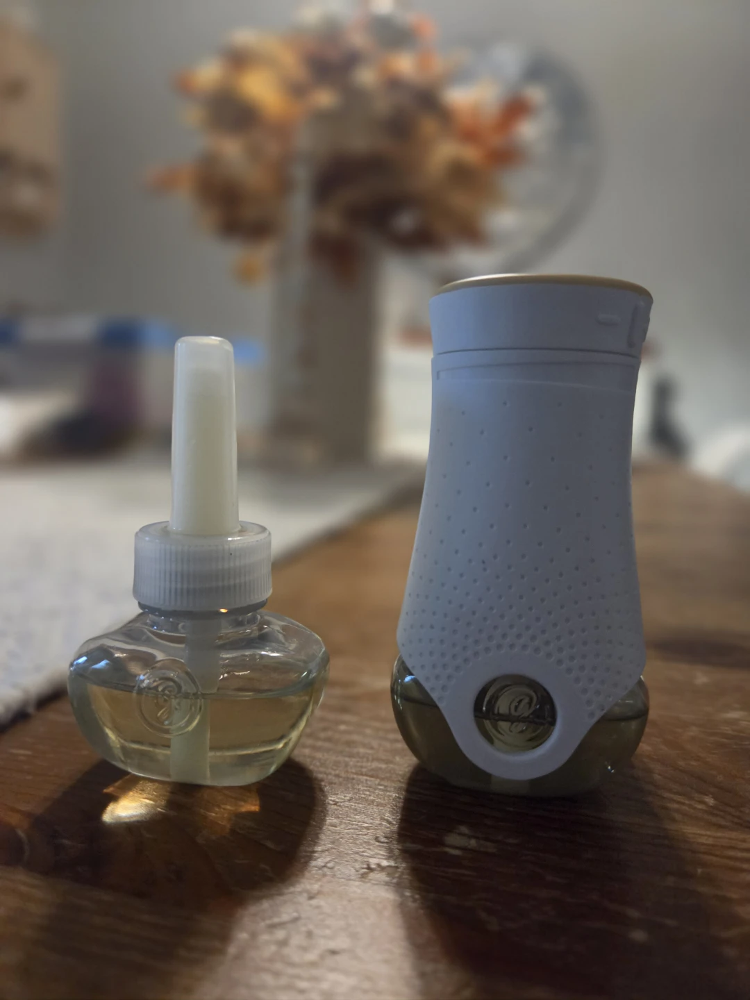 Glade PlugIns Scented Oil Warmer-WHITE  PUMPKIN SCENT