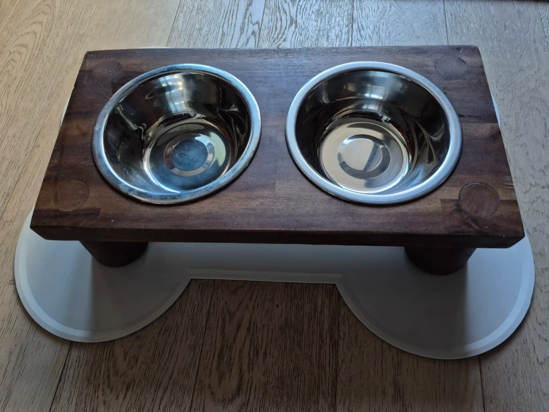 Nice Paws elevated pet feeder w/ slip mat