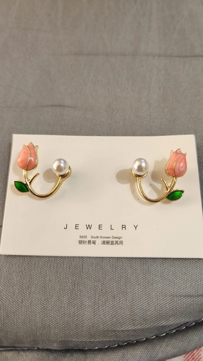 Tulip Stud Earrings with Pearl